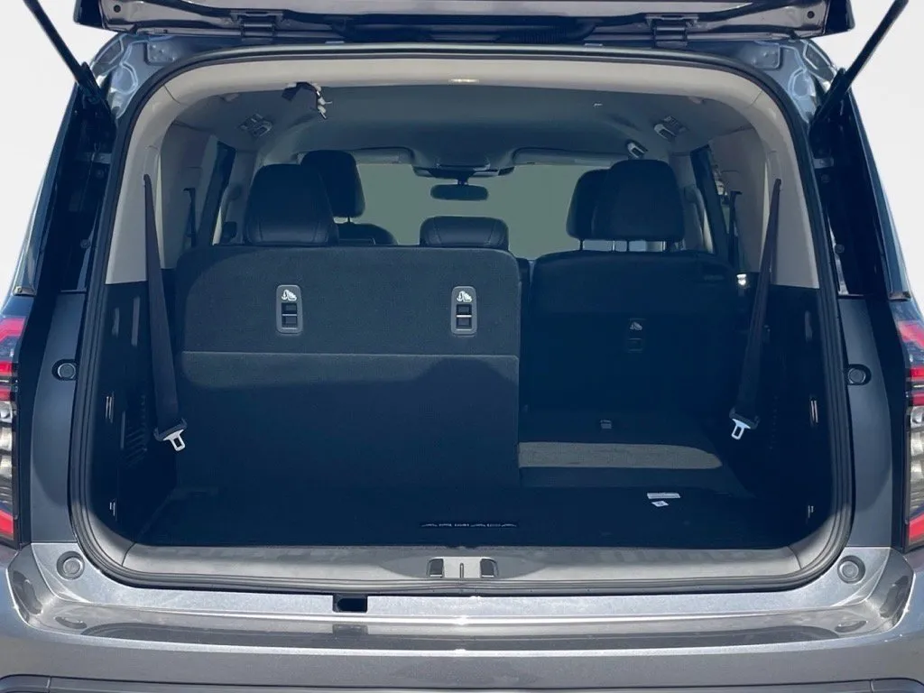 2026 Nissan Armada SV - Photo 25