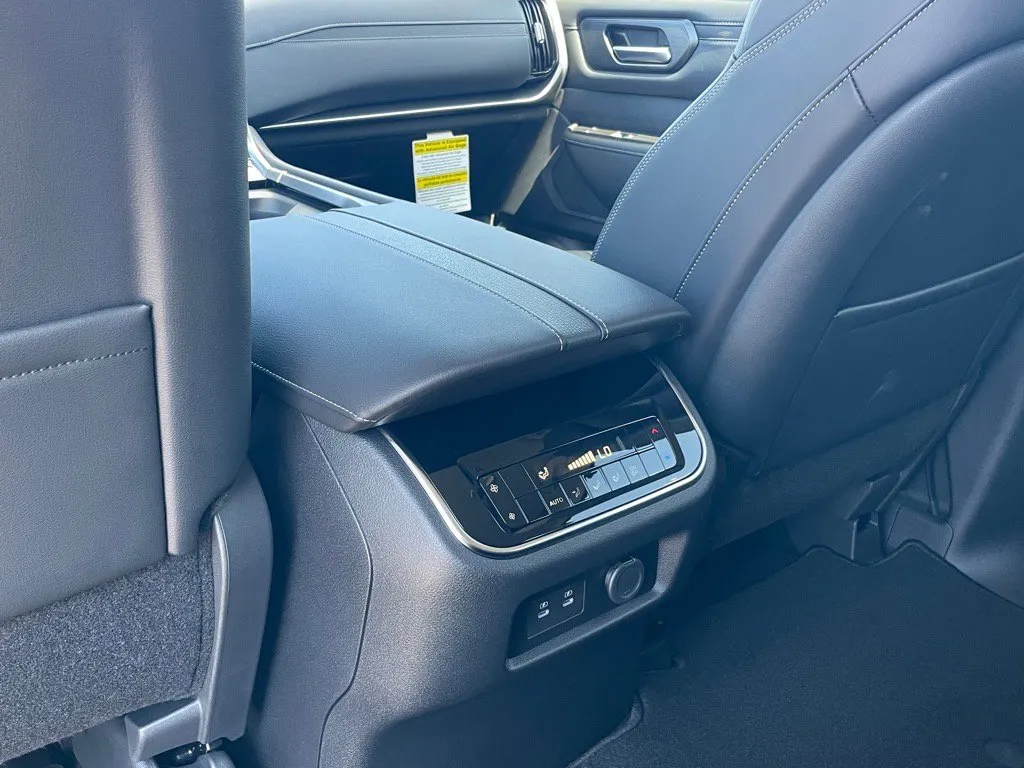 2026 Nissan Armada SV - Photo 23