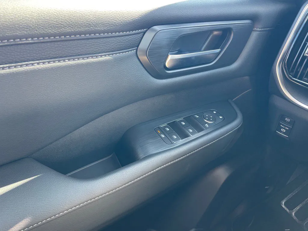 2026 Nissan Armada SV - Photo 19