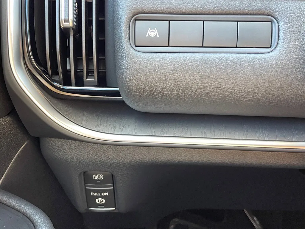 2026 Nissan Armada SV - Photo 18