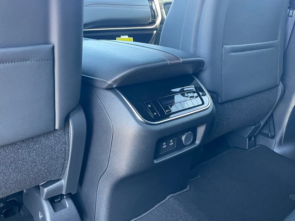 2026 Nissan Armada SL - Photo 23