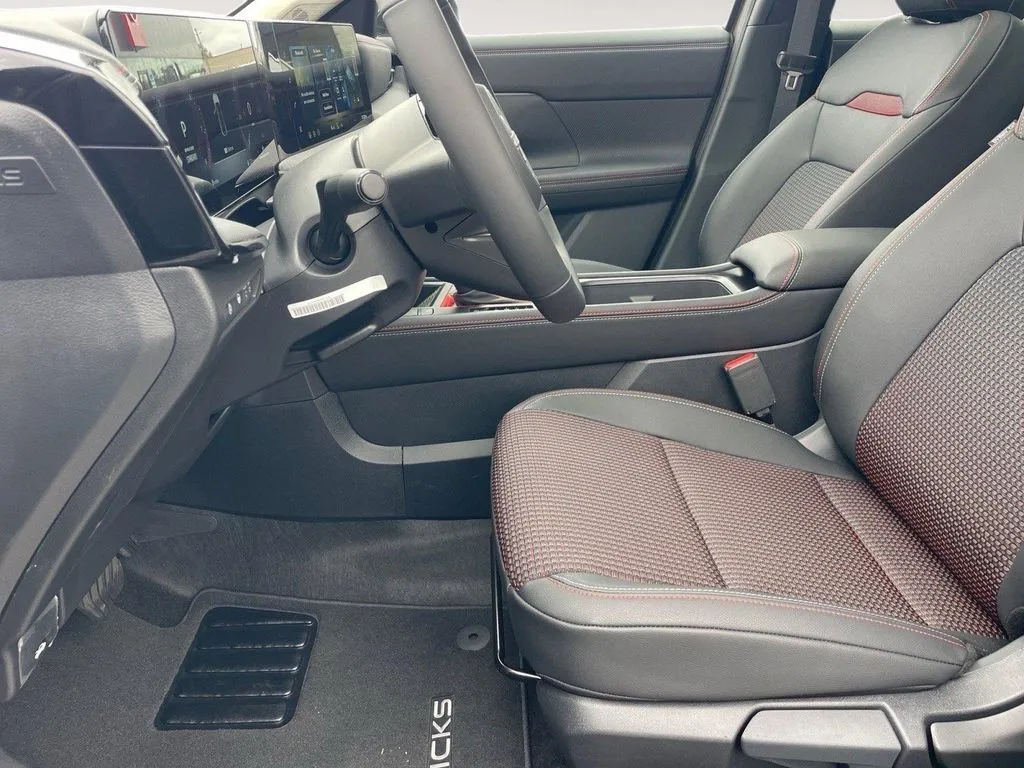 2026 Nissan KICKS SR - Photo 24