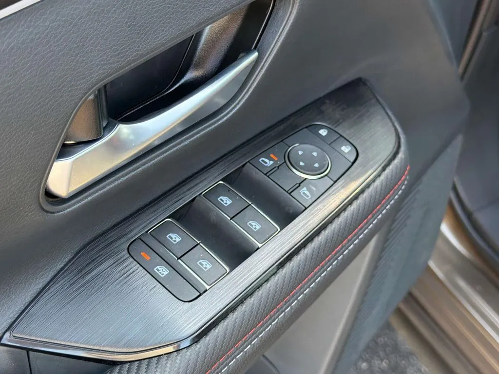 2026 Nissan KICKS SR - Photo 21