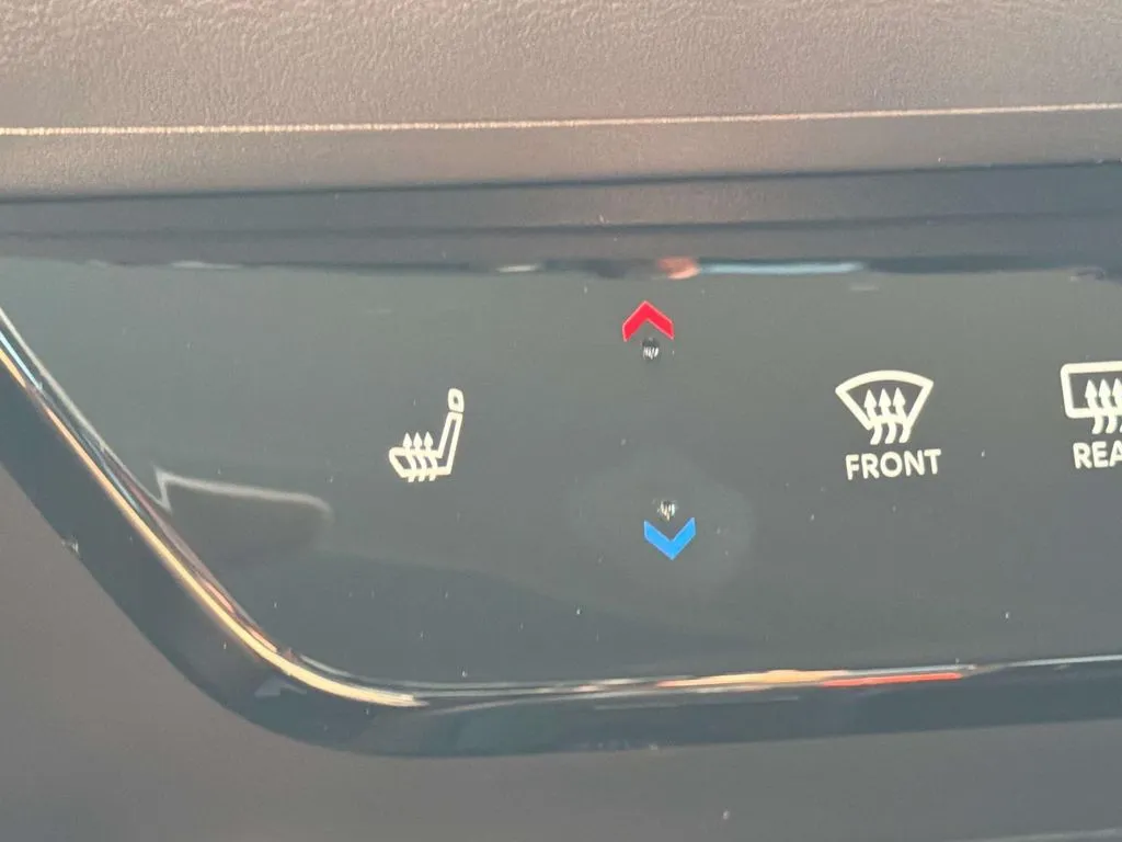 2026 Nissan KICKS SR - Photo 27