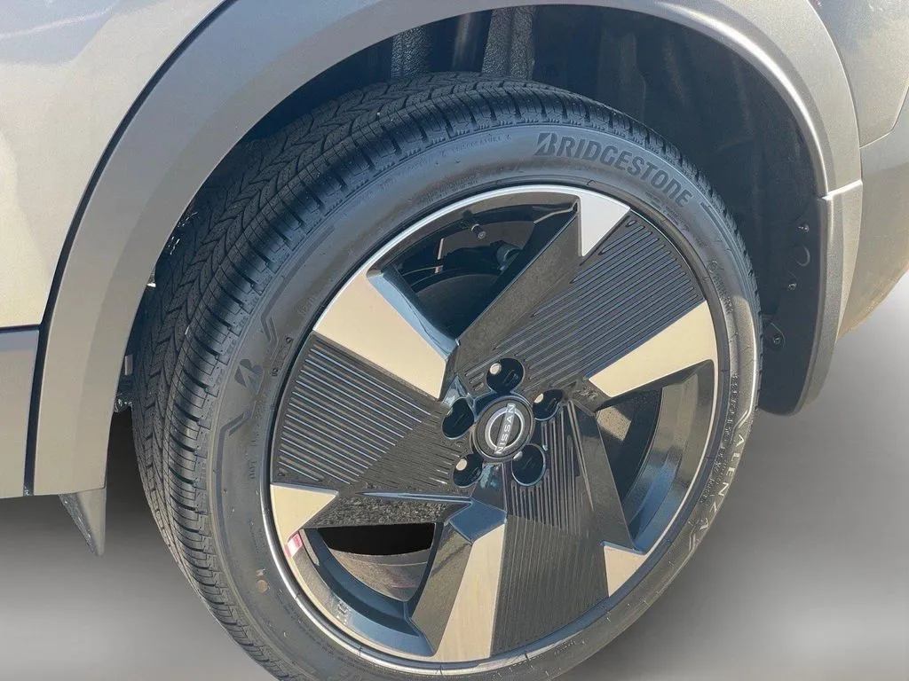 2026 Nissan KICKS SR - Photo 9