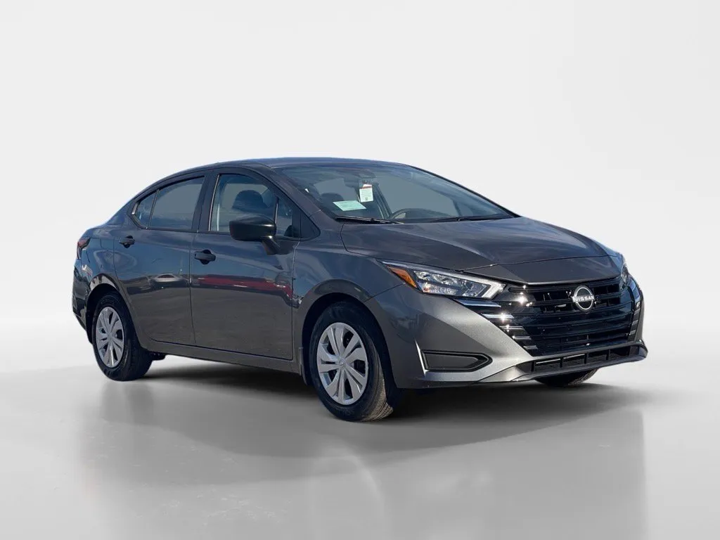 2025 Nissan Versa S's photo