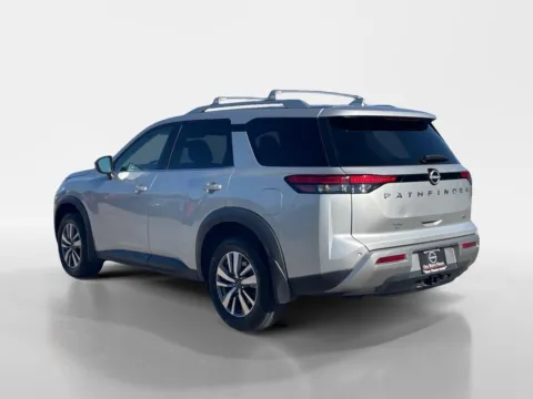 More photos of 2022 Nissan Pathfinder SL at Oak Ridge Nissan, TN
