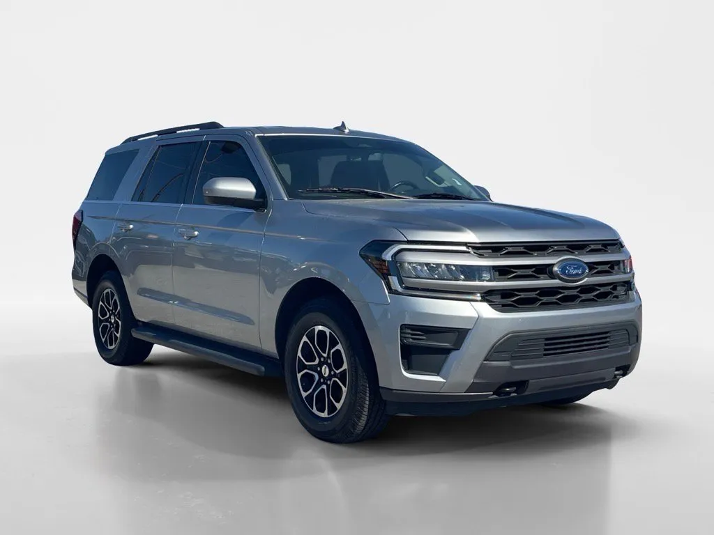 2022 Ford Expedition XLT's photo