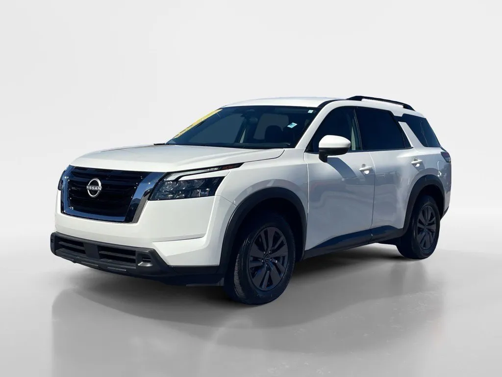 2025 Nissan Pathfinder SV's photo