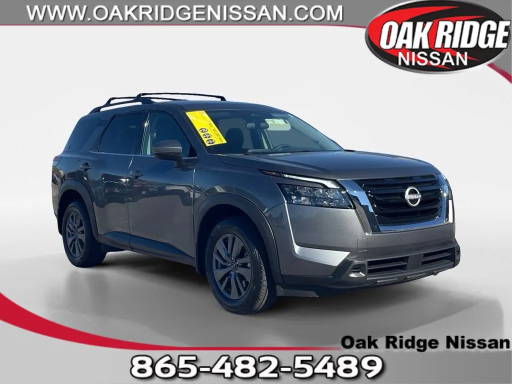 2025 Nissan Pathfinder SV's photo