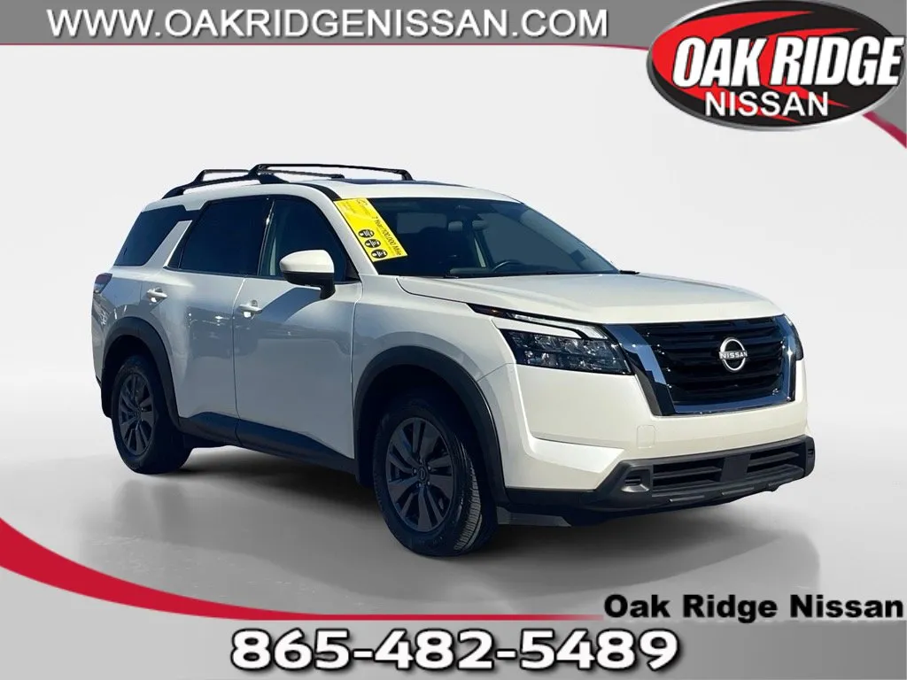 2024 Nissan Pathfinder SV's photo