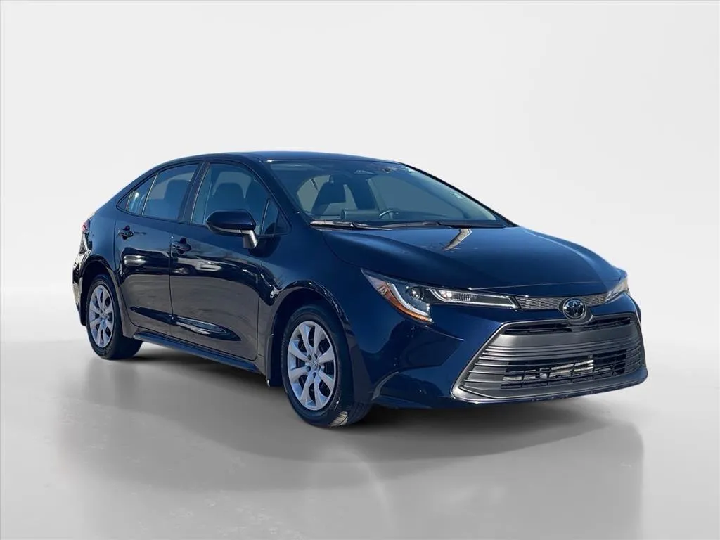 2024 Toyota Corolla LE's photo
