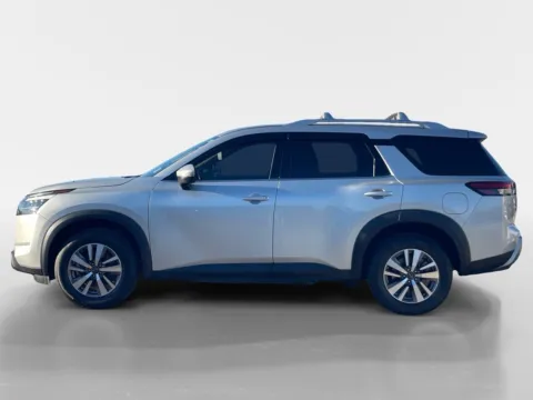 More photos of 2023 NISSAN PATHFINDER SL at Oak Ridge Nissan, TN