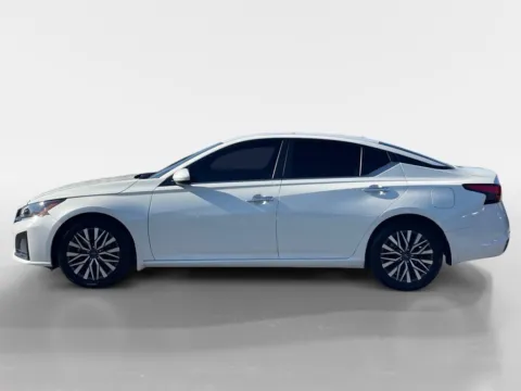 More photos of 2023 Nissan Altima 2.5 SV at Oak Ridge Nissan, TN