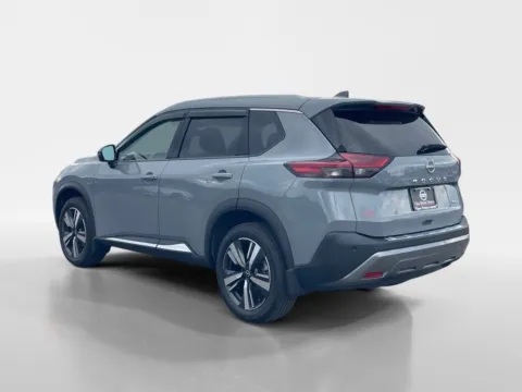 More photos of 2022 Nissan Rogue SL at Oak Ridge Nissan, TN