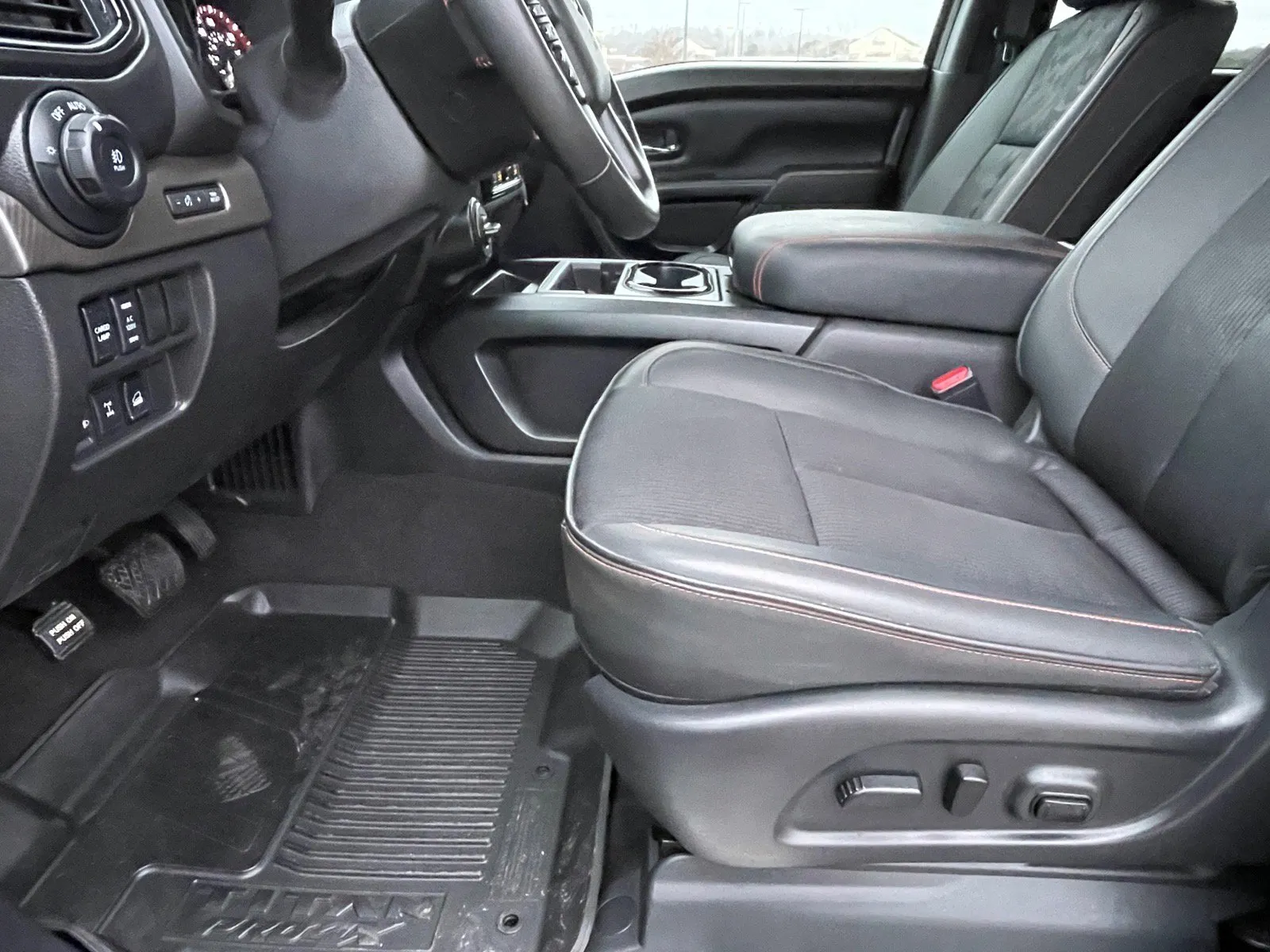 2024 Nissan Titan PRO-4X - Photo 22