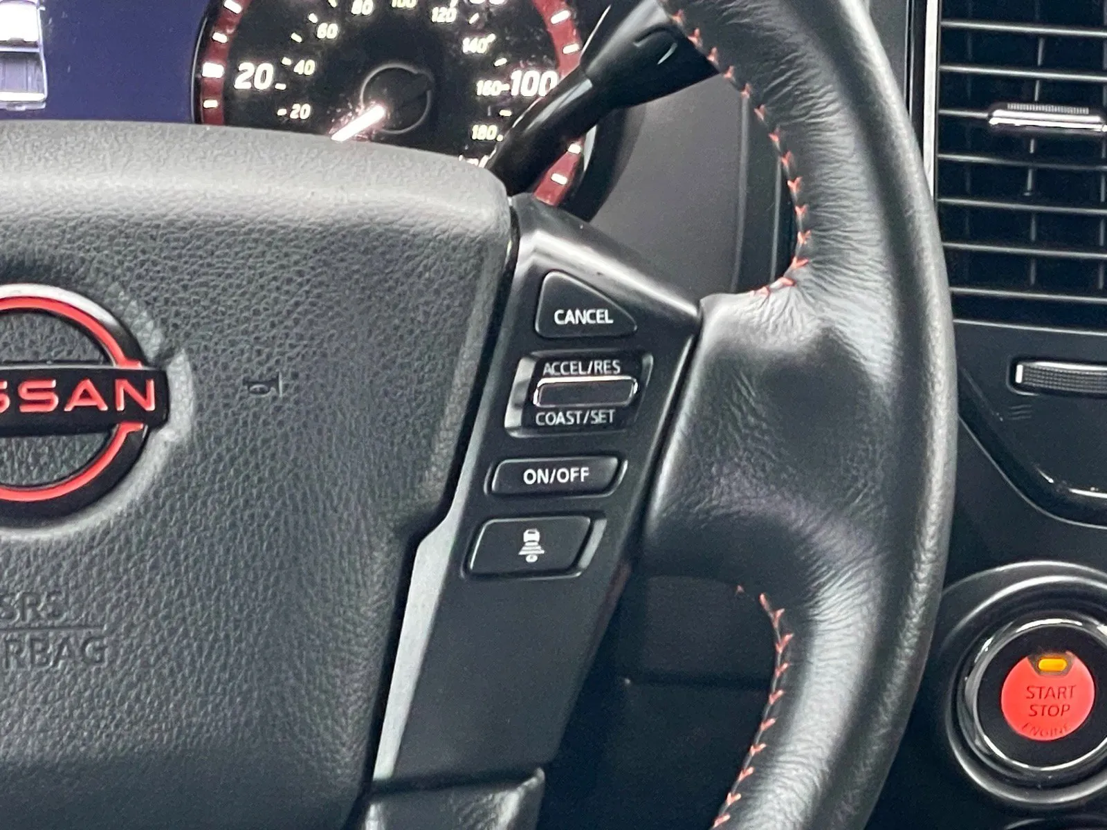 2024 Nissan Titan PRO-4X - Photo 14