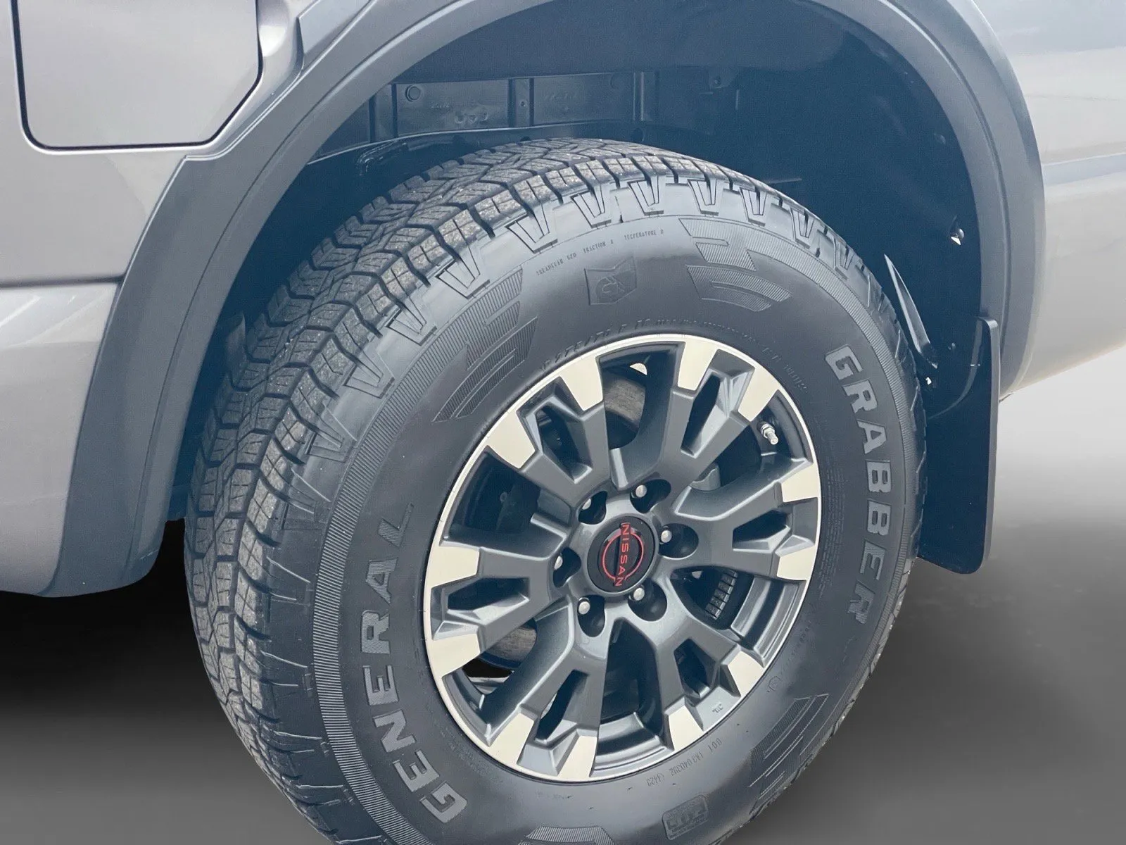 2024 Nissan Titan PRO-4X - Photo 27