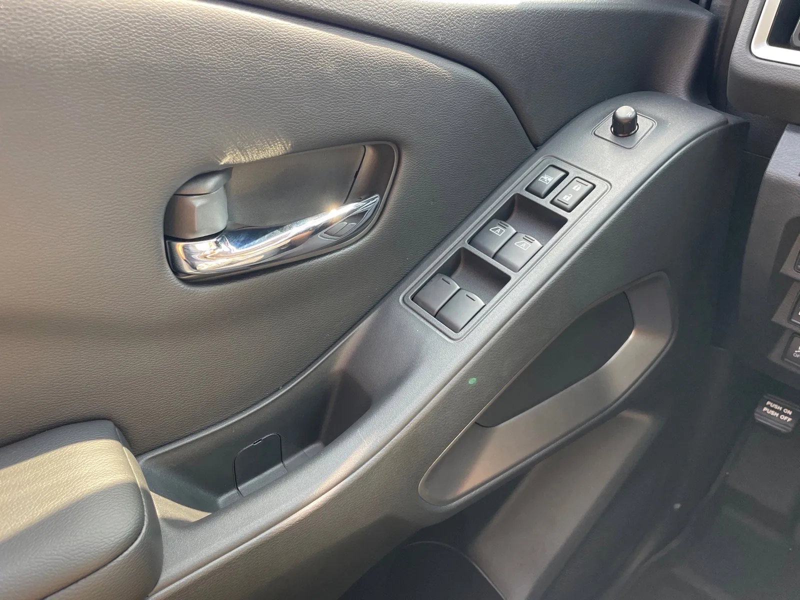 2026 Nissan Frontier SV - Photo 19