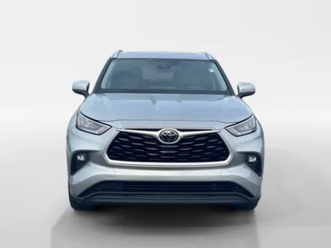 Photos of 2020 TOYOTA HIGHLANDER XLE for sale in Oak Ridge, TN at Oak Ridge Nissan