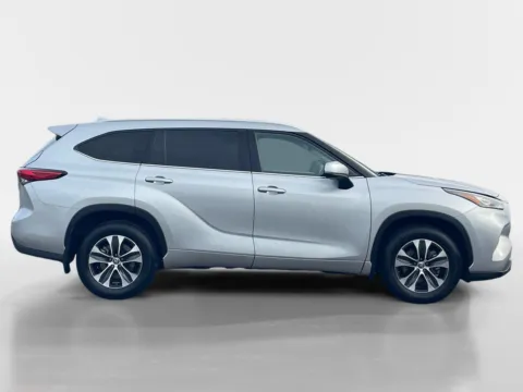 Photos of 2020 TOYOTA HIGHLANDER XLE for sale in Oak Ridge, TN at Oak Ridge Nissan