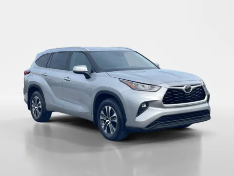 Silver 2020 TOYOTA HIGHLANDER XLE for sale in Oak Ridge, TN