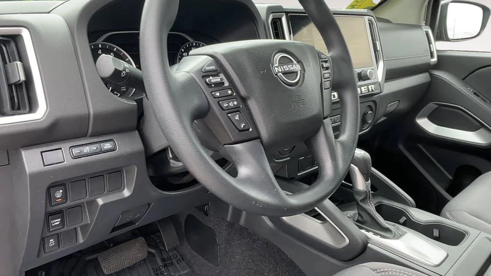 2025 Nissan Frontier SV - Photo 10