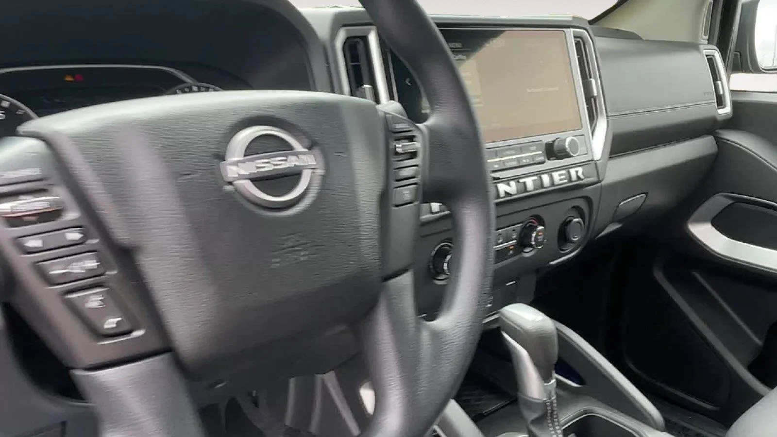 2025 Nissan Frontier SV - Photo 11