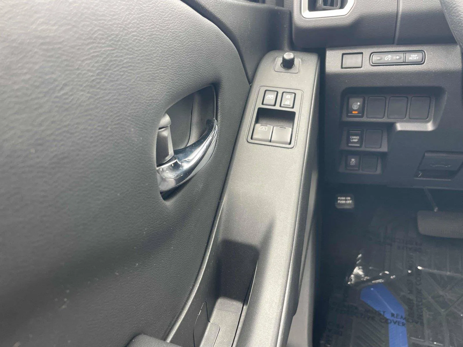 2025 Nissan Frontier SV - Photo 14