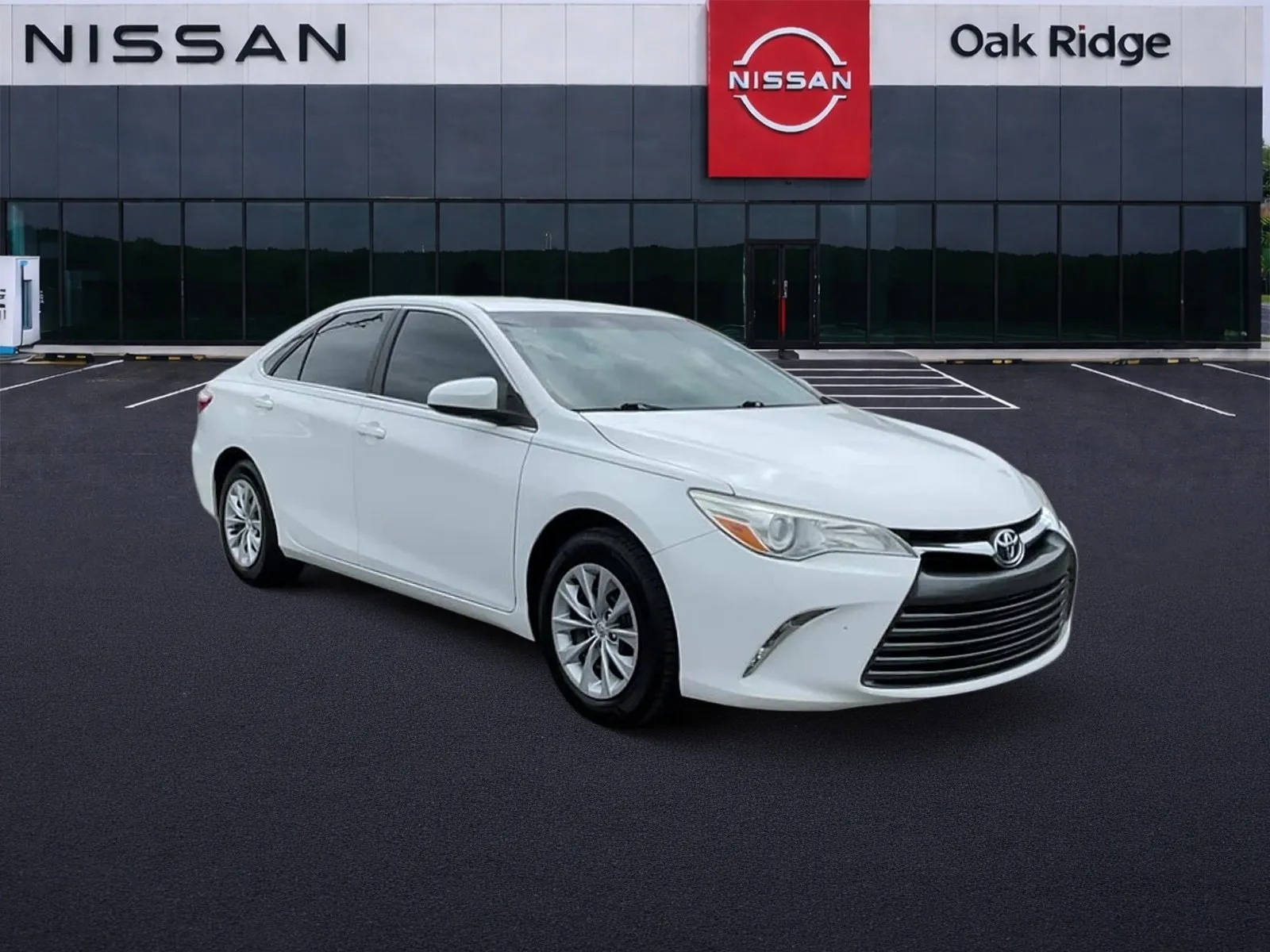 White 2015 TOYOTA CAMRY LE/XLE/SE for sale in Oak Ridge, TN