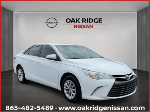 White 2015 TOYOTA CAMRY LE/XLE/SE for sale in Oak Ridge, TN