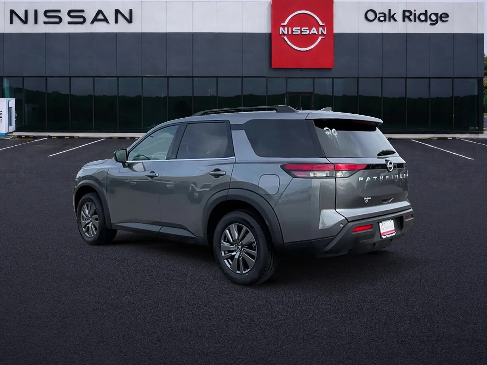 2025 Nissan Pathfinder SV - Photo 9