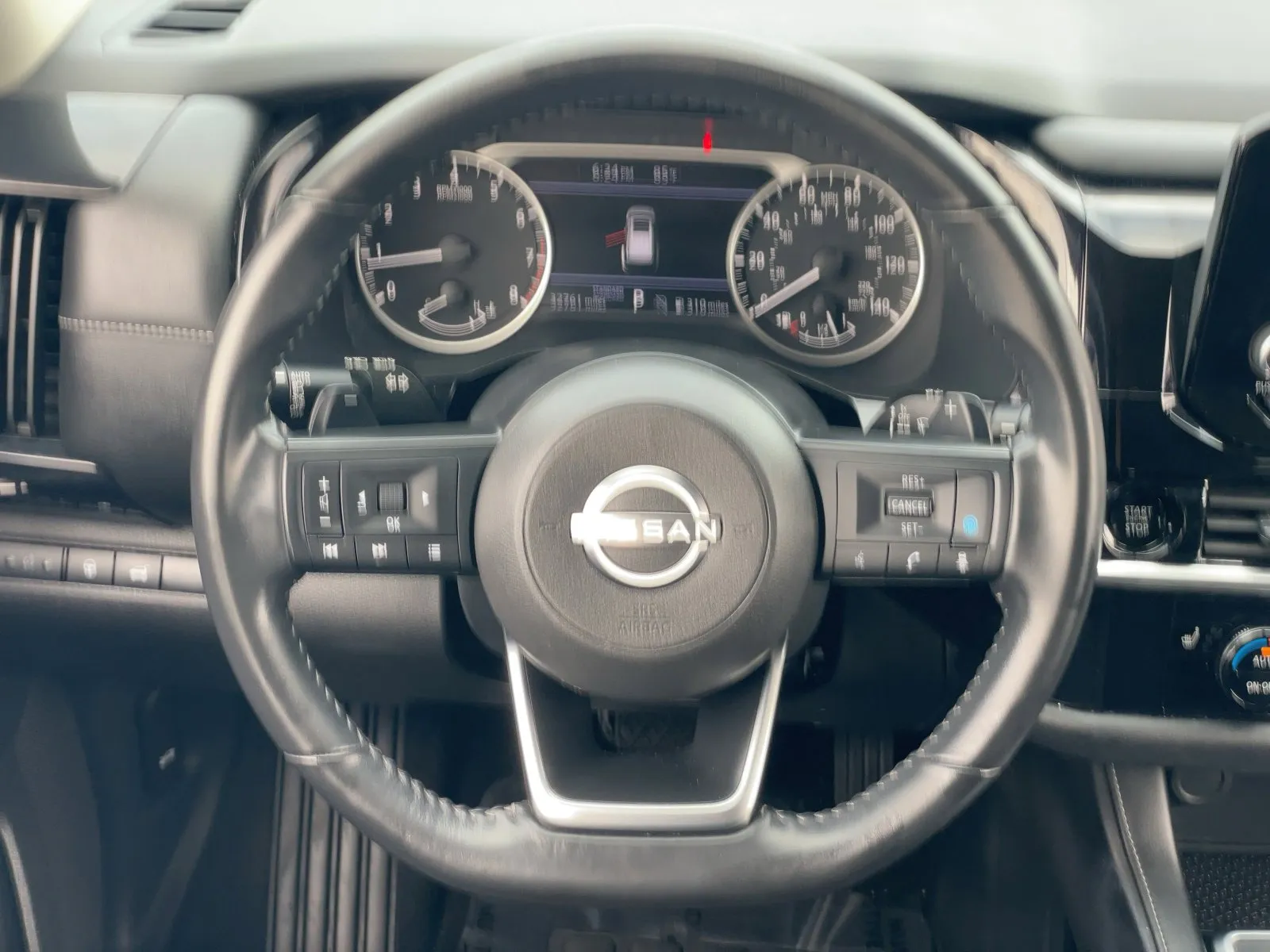 2025 Nissan Pathfinder SV - Photo 23