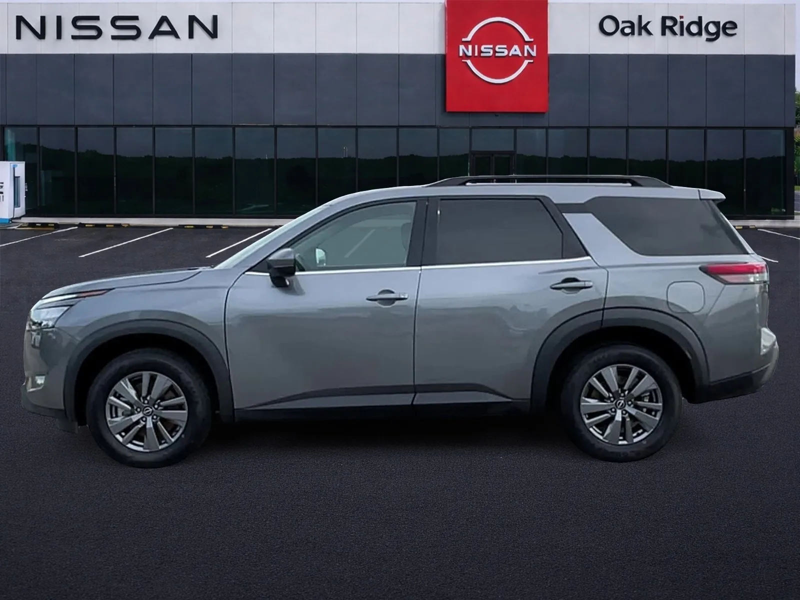 2025 Nissan Pathfinder SV - Photo 7