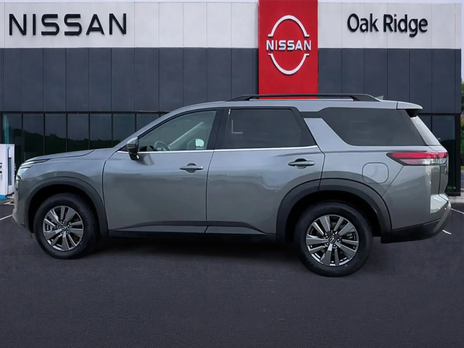 2025 Nissan Pathfinder SV - Photo 8