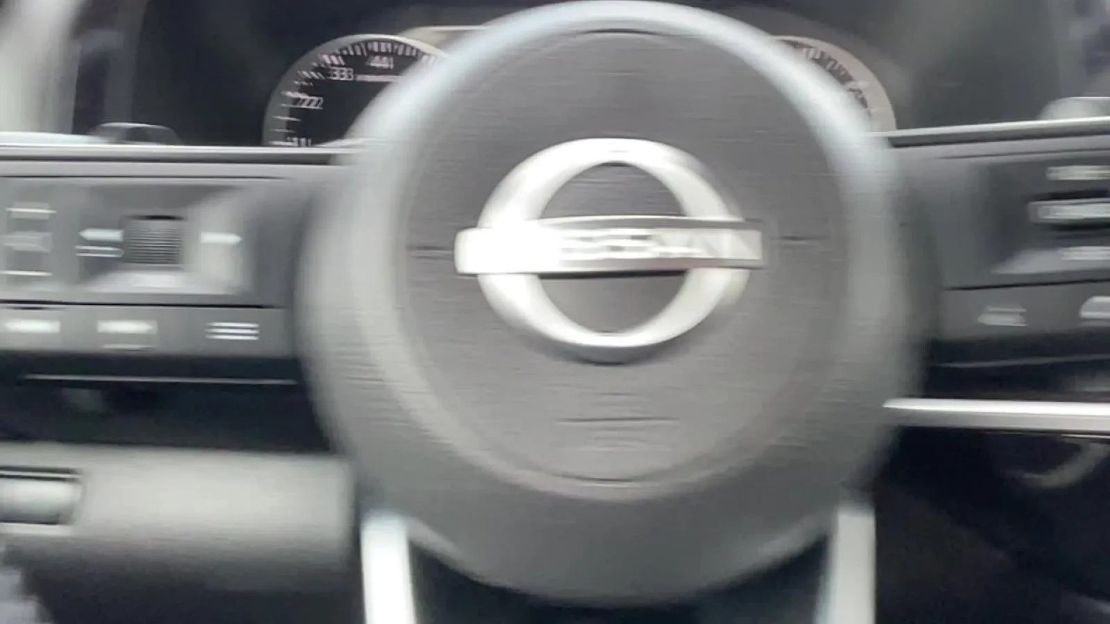 2025 Nissan Pathfinder SV - Photo 16