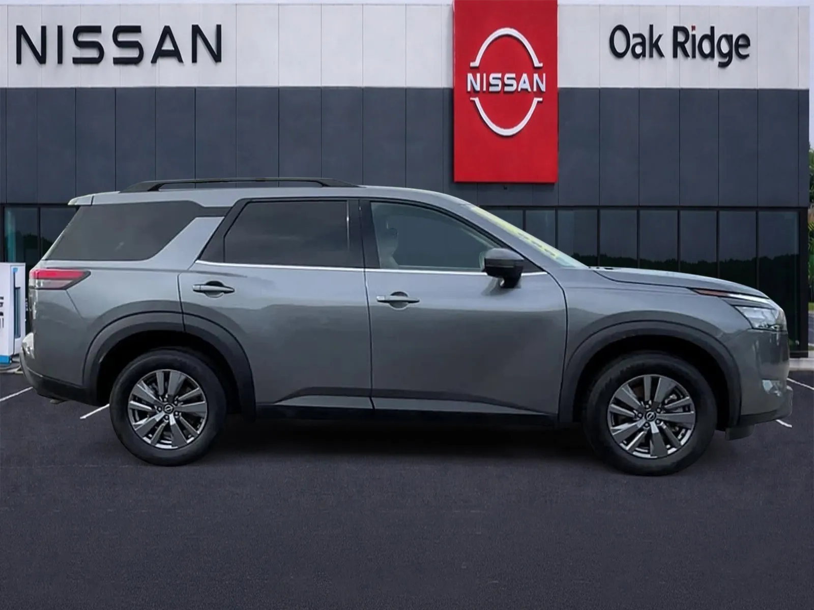 2025 Nissan Pathfinder SV - Photo 14