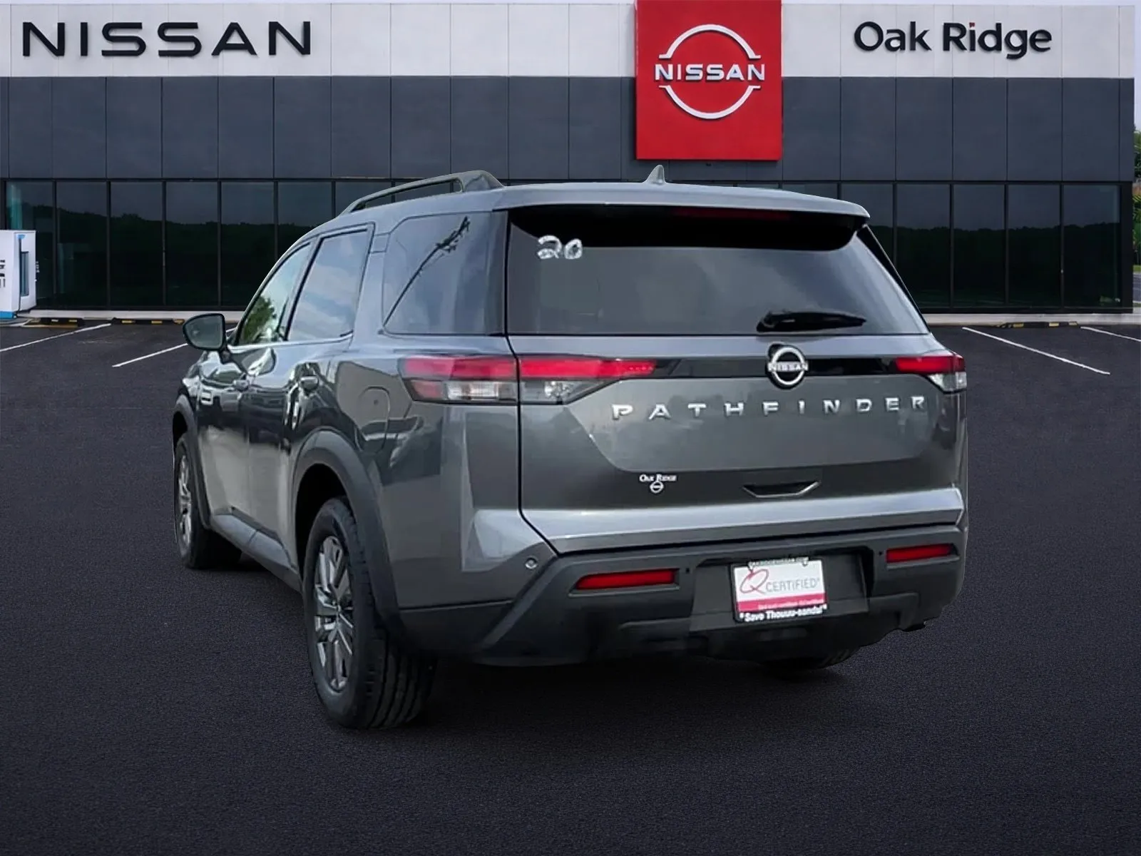 2025 Nissan Pathfinder SV - Photo 10