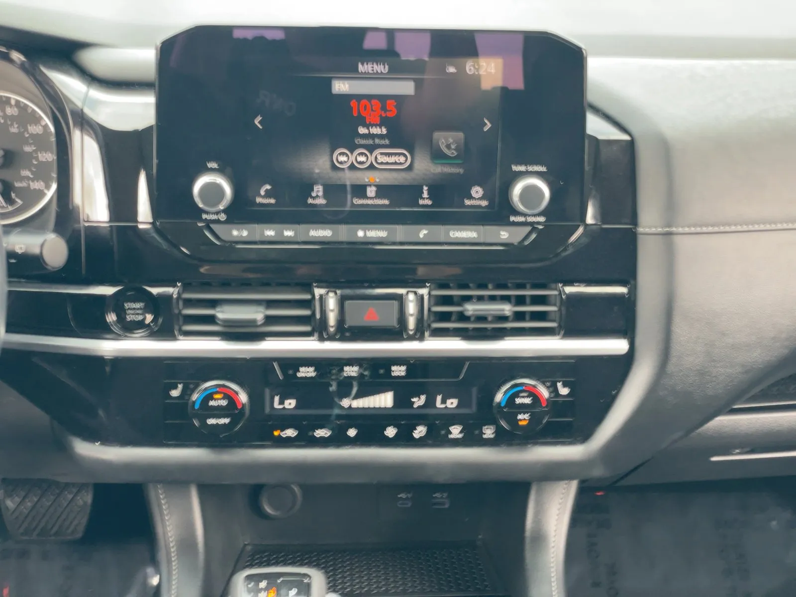 2025 Nissan Pathfinder SV - Photo 24