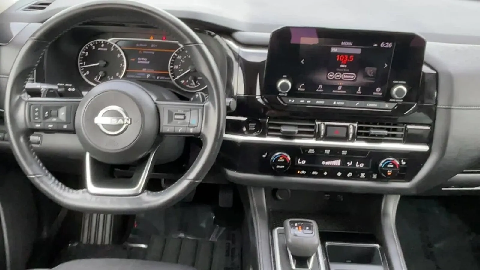 2025 Nissan Pathfinder SV - Photo 17
