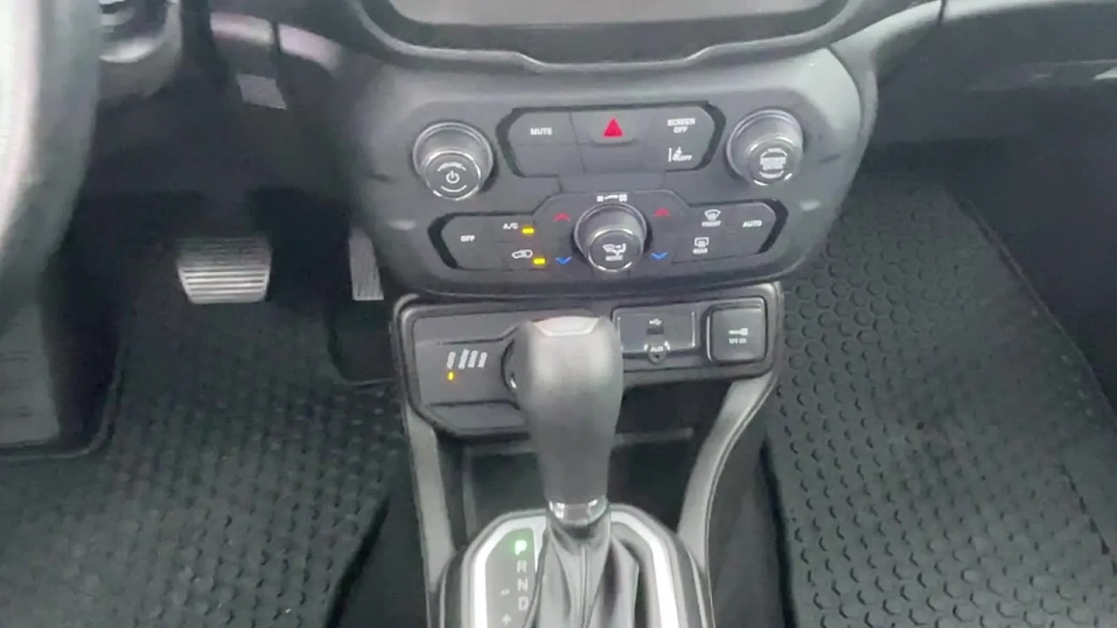 2021 Jeep Renegade Latitude - Photo 21