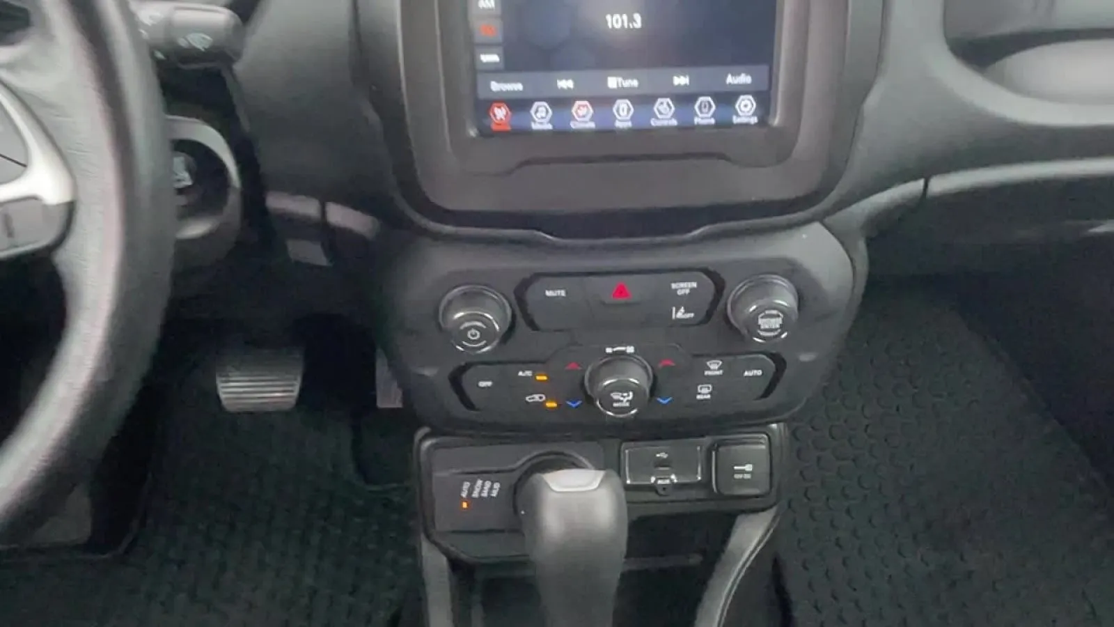 2021 Jeep Renegade Latitude - Photo 20