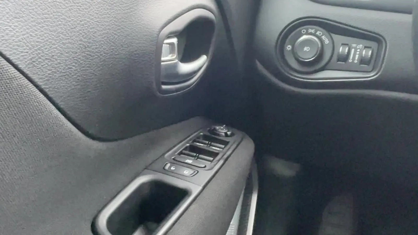 2021 Jeep Renegade Latitude - Photo 16