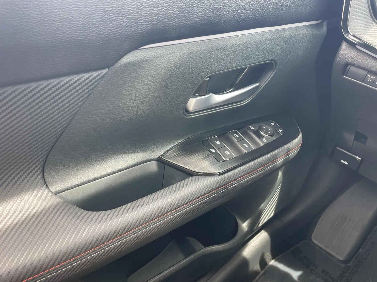 2025 Nissan Kicks SR - Photo 21