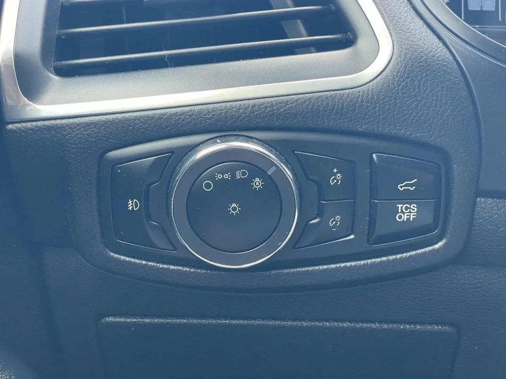 2024 Ford Edge Titanium - Photo 16
