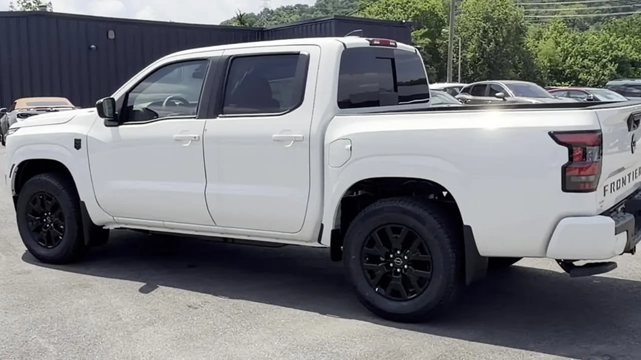 2026 Nissan Frontier SV - Photo 8