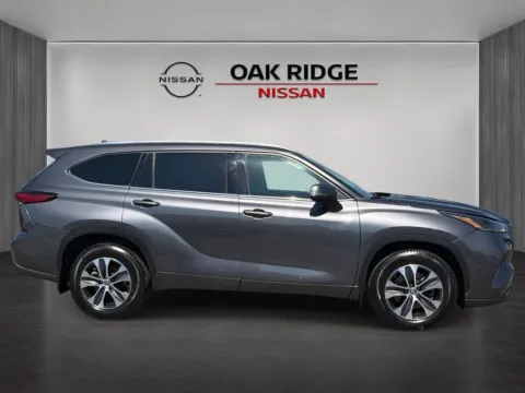 Photos of 2021 Toyota Highlander XLE for sale in Oak Ridge, TN at Oak Ridge Nissan