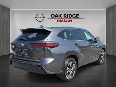 Another view of 2021 Toyota Highlander XLE for sale in Oak Ridge, TN at Oak Ridge Nissan