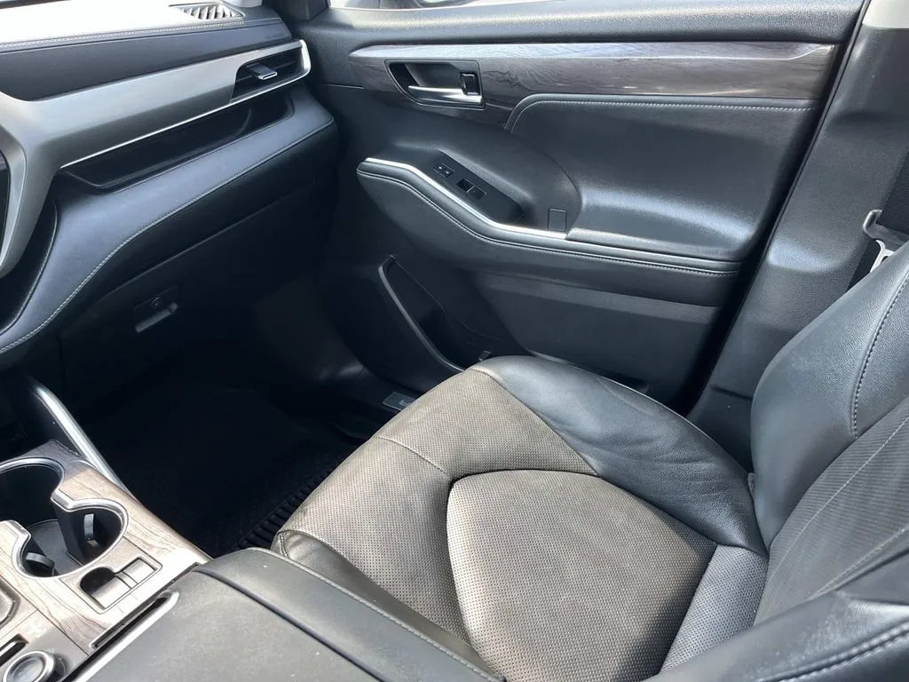 2022 Toyota Highlander Limited - Photo 13