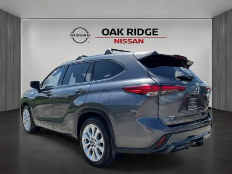 More photos of 2022 Toyota Highlander Limited at Oak Ridge Nissan, TN